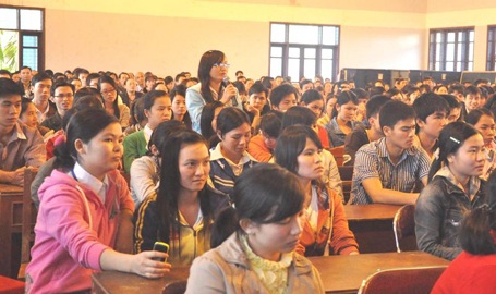 “Gặp gỡ mùa xuân” với hơn 500 SV về quê ăn Tết - 2 “Gặp gỡ mùa xuân” với hơn 500 SV về quê ăn Tết - 2