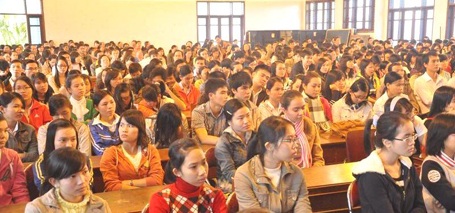 “Gặp gỡ mùa xuân” với hơn 500 SV về quê ăn Tết - 1 “Gặp gỡ mùa xuân” với hơn 500 SV về quê ăn Tết - 1