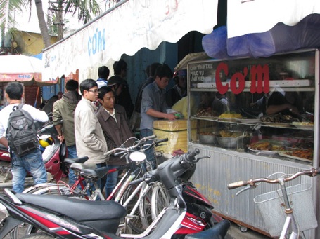 Đầu năm, hàng cơm lại “bắt chẹt” SV - 1 Đầu năm, hàng cơm lại “bắt chẹt” SV - 1