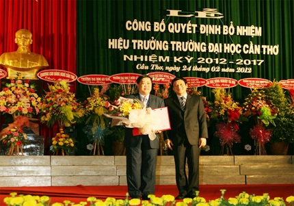 ĐH Cần Thơ có hiệu trưởng mới - 1 ĐH Cần Thơ có hiệu trưởng mới - 1