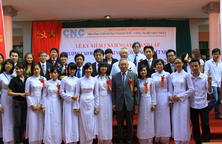 Trường Cao đẳng Ngoại ngữ - Công nghệ Việt Nhật thông báo tuyển sinh năm 2012 - 3 Trường Cao đẳng Ngoại ngữ - Công nghệ Việt Nhật thông báo tuyển sinh năm 2012