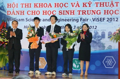 Đề tài "Xử lý nước mặn thành nước ngọt" đoạt giải nhất ViSEF 2012 - 1 Đề tài Xử lý nước mặn thành nước ngọt đoạt giải nhất ViSEF 2012