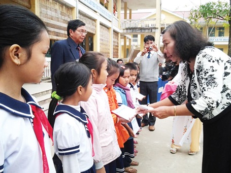 Học bổng mang tên một sinh viên Việt Nam - 1 Học bổng mang tên một sinh viên Việt Nam - 1