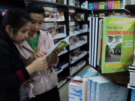 Sĩ tử rối vì “loạn” cẩm nang tuyển sinh