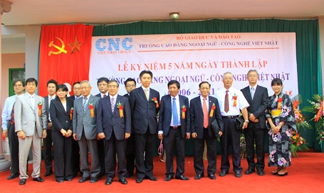 Trường Cao đẳng Ngoại ngữ - Công nghệ Việt Nhật thông báo tuyển sinh năm 2012 - 1 Trường Cao đẳng Ngoại ngữ - Công nghệ Việt Nhật thông báo tuyển sinh năm 2012