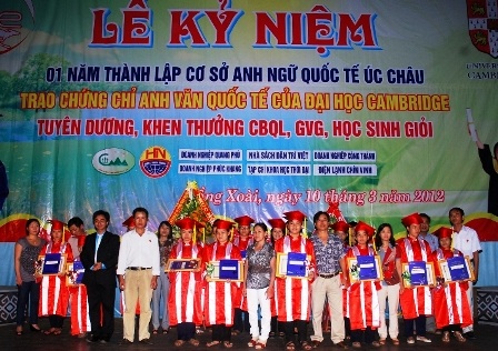 106 học viên nhận chứng chỉ Anh ngữ quốc tế 