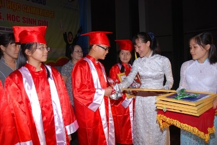 106 học viên nhận chứng chỉ Anh ngữ quốc tế 