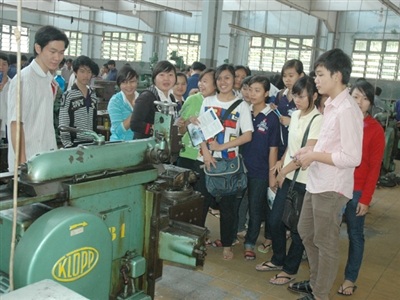 Tuyển sinh ĐH, CĐ 2012: Cần tìm hiểu kỹ học phí - 1 Tuyển sinh ĐH, CĐ 2012: Cần tìm hiểu kỹ học phí