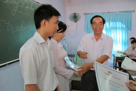 Cà Mau: 4 HS nhận học bổng Nguyễn Văn Đạo tìm kiếm tài năng công nghệ