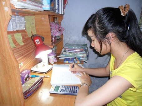 Nữ sinh lớp 9 giành giải Nhất cuộc thi vẽ tranh phòng chống ma túy - 1 Nữ sinh lớp 9 giành giải Nhất cuộc thi vẽ tranh phòng chống ma túy