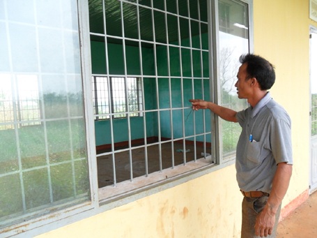 Bỏ hoang phòng học hàng trăm triệu đồng - 2 Bỏ hoang phòng học hàng trăm triệu đồng