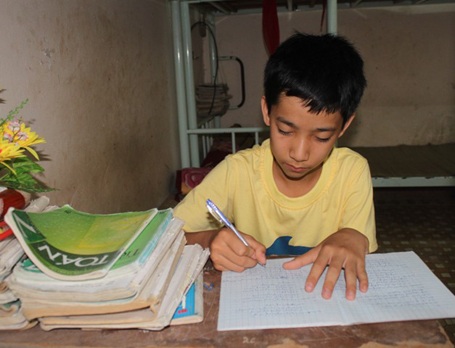Cậu học trò nghèo học giỏi, mơ ước làm nhà thơ - 1 Cậu học trò nghèo học giỏi, mơ ước làm nhà thơ