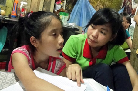 Lớp học dưới chân cầu Long Biên - 1 Lớp học dưới chân cầu Long Biên - 1