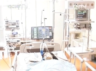 Cứu sống học trò, cô giáo trẻ bị mất hai chân - 4 Cứu sống học trò, cô giáo trẻ bị mất hai chân