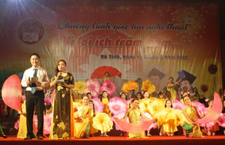 Hà Tĩnh: Xúc động đêm giao lưu Vì lợi ích trăm năm”