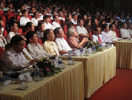 Hà Tĩnh: Xúc động đêm giao lưu Vì lợi ích trăm năm”