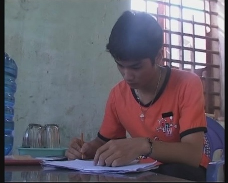 Vượt lên nỗi đau mất bố, Đậu Anh Tuấn hoàn thành xuất sắc kỳ thi tốt nghiệp THPT và thi ĐH.