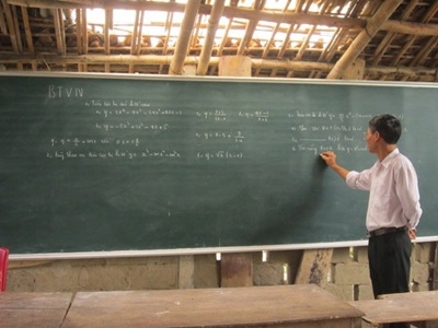 Người thầy chỉ dạy học trò kém - 2 Người thầy giáo đặc biệt Nguyễn Khắc Luân.