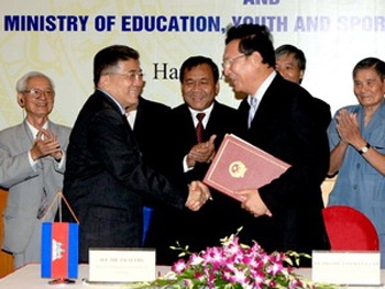 VN - Campuchia ký kế hoạch hợp tác giáo dục đào tạo - 1 VN - Campuchia ký kế hoạch hợp tác giáo dục đào tạo