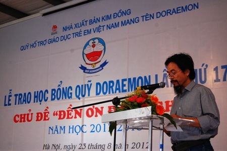 Giám đốc NXB Kim Đồng họa sĩ Phạm Quang Vinh.