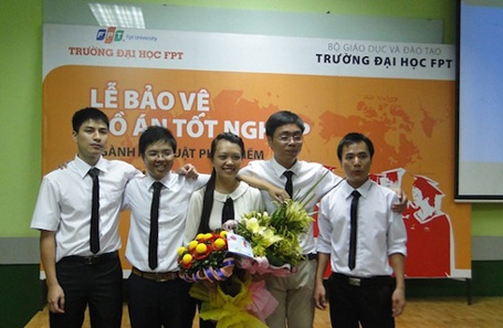 Khi đồ án tốt nghiệp của SV được thương mại hóa - 1 Nhóm High five tại buổi bảo vệ đồ án xuất sắc tại ĐH FPT.