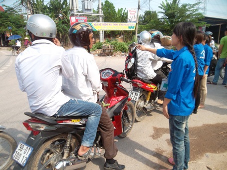 Chùm ảnh: Tân SV bỡ ngỡ ngày nhập học  - 2 Chùm ảnh: Tân SV bỡ ngỡ ngày nhập học
