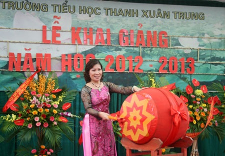 Hơn 1,5 triệu HS Hà Nội vào năm học mới - 2 HS Trường tiểu học Thanh Xuân Trung trong lễ khai giảng năm học mới. (Ảnh: Lan Hương)
