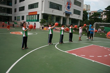 Trao 1 tỷ đồng học bổng cho năm học 2012- 2013 - 4 Tham gia hoạt động thể thao.
