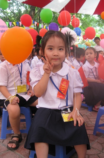 HS Trường tiểu học Thịnh Quang nô nức đón chào năm học mới - 4 Văn nghệ mừng khai giảng.