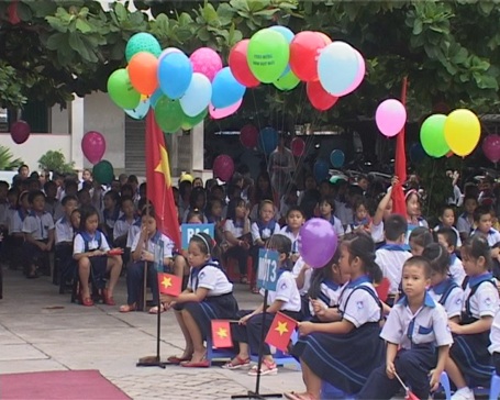 Hơn 20 triệu HS, SV bước vào năm học mới - 21 Học sinh tỉnh Khánh Hòa trong lễ khai giảng. (Ảnh: Quang Thịnh)