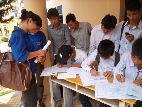 Chùm ảnh: Tân SV bỡ ngỡ ngày nhập học  - 12 Chùm ảnh: Tân SV bỡ ngỡ ngày nhập học