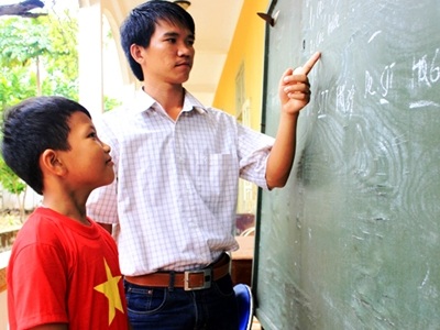 Gieo chữ ở Trường Sa - 4 Thầy Việt ở đảo Song Tử Tây.