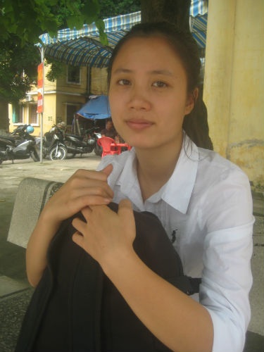 Chuyện chưa kể về nữ sinh bán bánh rong đỗ thủ khoa ĐH - 1 Chuyện chưa kể về nữ sinh bán bánh rong đỗ thủ khoa ĐH
