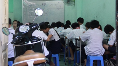 Một điểm dạy thêm tại nhà ở Q.Tân Bình, TPHCM. (Ảnh: Báo Tuổi Trẻ)