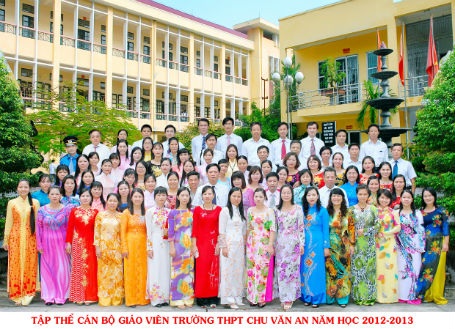 Thái Bình: Trường THPT Chu Văn An sắp kỷ niệm 40 năm thành lập trường - 2 Tập thể cán bộ, giáo viên Trường THPT Chu Văn An năm học 2012-2013.