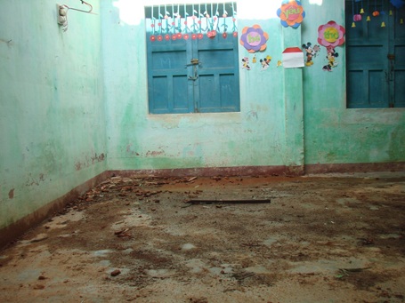 Phòng học bị sập trong đêm nên 32 học sinh không bị ảnh hưởng.