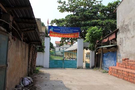 Đi muộn nộp 10.000 đồng, trốn học nộp gấp 10 lần - 1 Trường THPT Lê Hồng Phong, huyện Đông Anh, Hà Nội - nơi xảy ra vụ phản ảnh thu sai nguyên tắc.