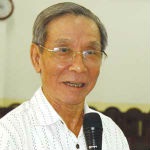 GS Phạm Phụ đang được vợ, bà Bích Hà, chăm sóc ở bệnh viện Ung bướu. (