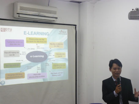 Đại diện iSpace (trái) và ĐH Duy Tân ký thỏa thuận liên kết đào tạo.