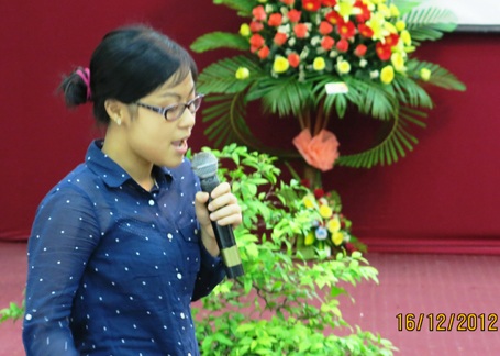 Gần 100 nhà khoa học dự hội nghị quốc tế vật lý tại Bình Định - 2 Nhà vật lý trẻ Trần Hương Lan phát biểu tại hội thảo.