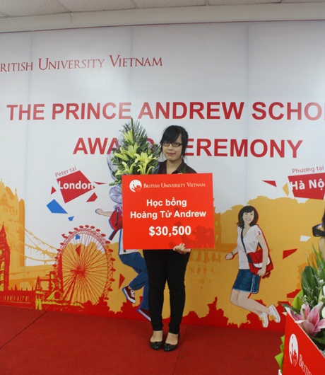 Học bổng Hoàng tử Andrew - Du học Anh ngay tại Việt Nam - 3 Bạn Trần Bích Phương tự hào nhận Học bổng Hoàn tử Andrew từ BUV.
