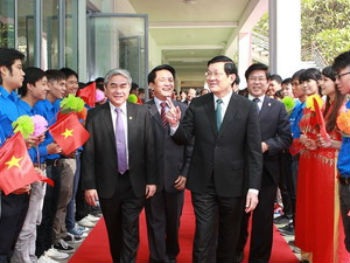 Chủ tịch nước thăm ĐH Bách khoa Hà Nội - 1 Chủ tịch nước thăm ĐH Bách khoa Hà Nội