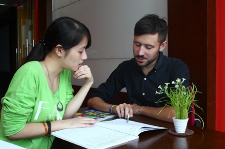 Lớp 1 thầy 1 trò: Học viên được “nhấn chìm” trong môi trường tiếng Anh.