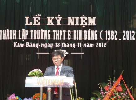 Trường THPT B Kim Bảng: 30 năm truyền thống hiếu học. - 1 Thầy hiệu trưởng đọc diễn văn khai mạc buổi lễ kỷ niệm 30 năm thành lập Trường THPT B Kim Bảng.