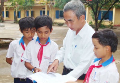 Ông giáo làng viết sử về Hoàng Sa - 1 Ông giáo làng viết sử về Hoàng Sa
