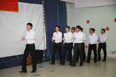 Hình ảnh của những người chiến sỹ trong mắt du học sinh.