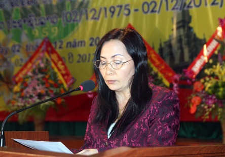 Tiết mục văn nghệ chào mừng 37 năm Quốc khánh Lào do các lưu học sinh Lào tại ĐH Vinh biểu diễn