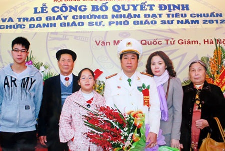 Trò chuyện với Phó Giáo sư trẻ nhất của lực lượng CAND