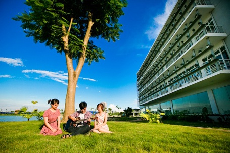 Tư vấn tuyển sinh và chương trình học bổng toàn phần vào ĐH FPT - 6 Một góc khuôn viên Đại học FPT tại Hòa Lạc