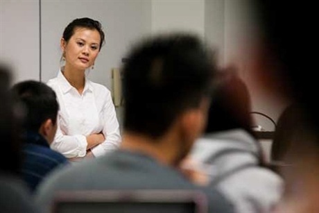 Giáo sư gốc Việt đánh thức lịch sử bằng… truyền miệng - 2 Giáo sư Thuy Vo Dang cùng các sinh viên.